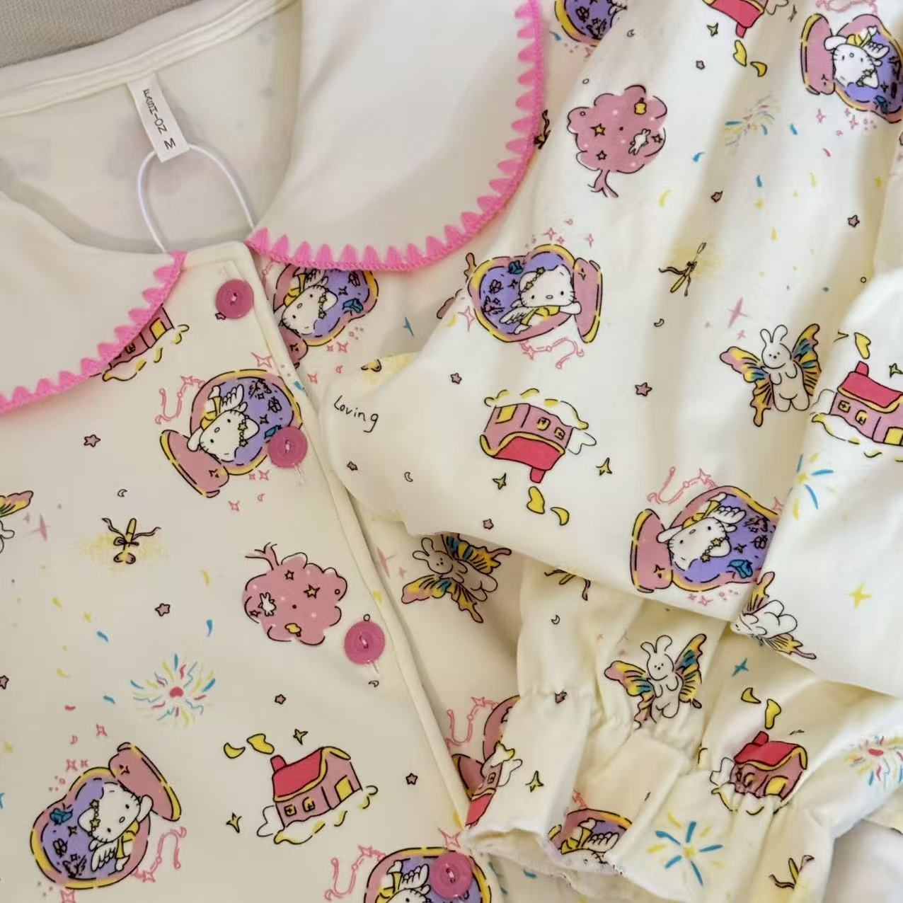 110-女士秋冬季可爱哈喽KT乐园娃娃领带开扣胸垫家居服套装