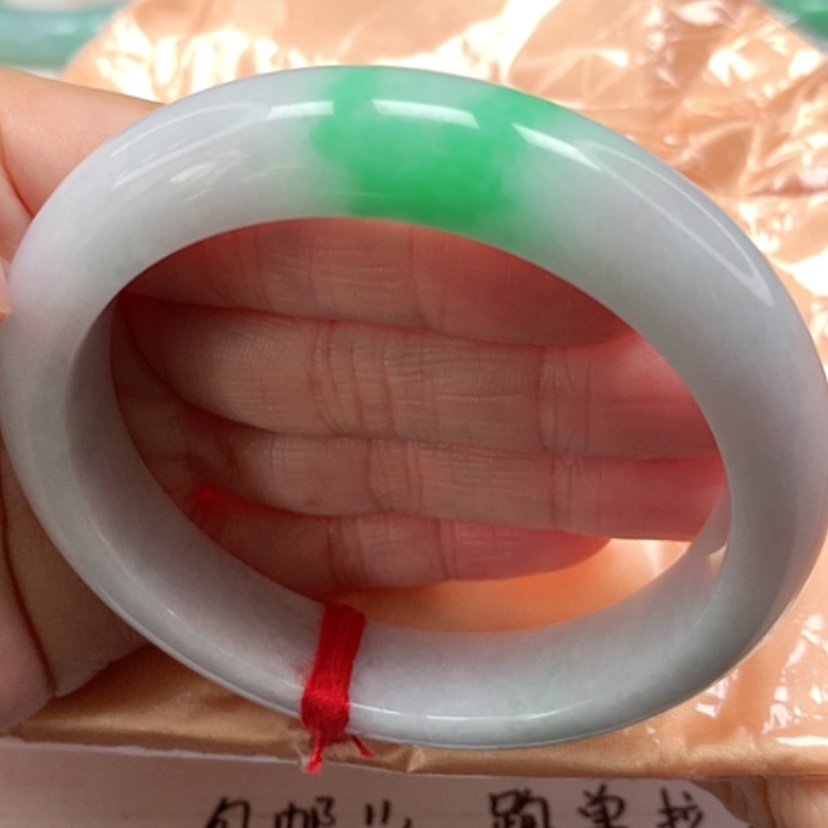 【闪购商品】翡翠手镯未镶嵌冰糯飘阳绿白底青手镯5859圈10号