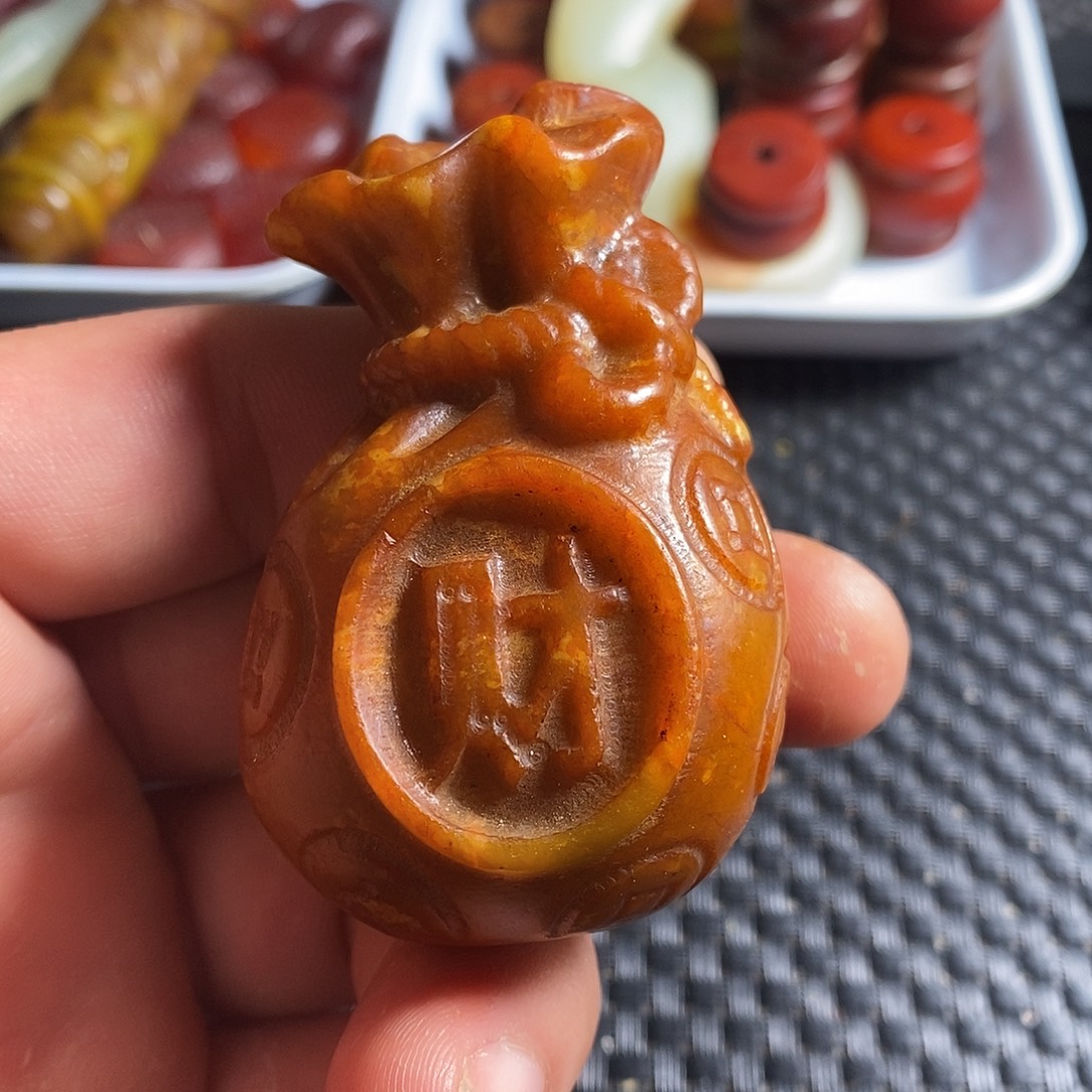 岫玉未镶嵌珠宝奇石
