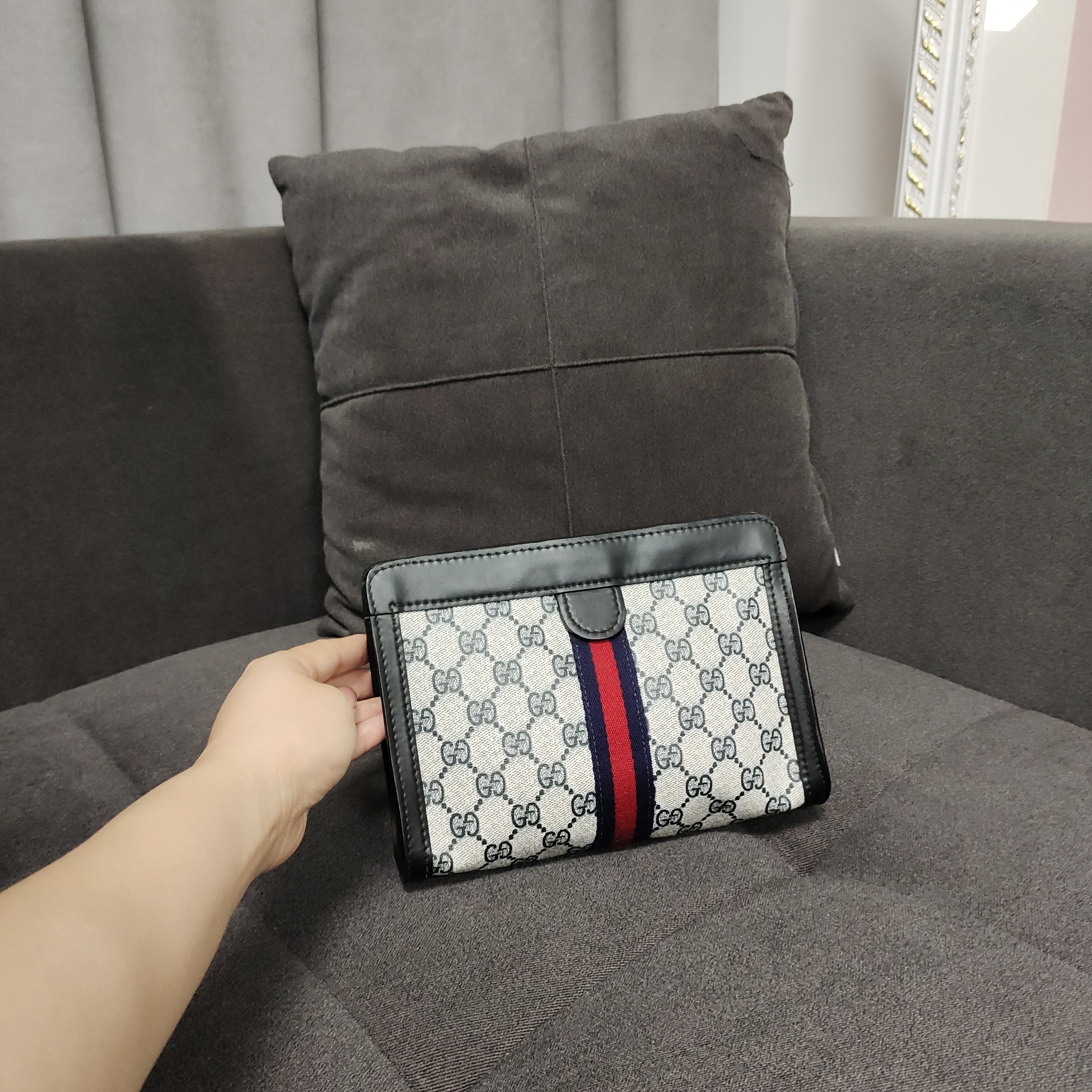 95新 GUCCI/古驰 兔兔奢欣欣/古驰小号手拿包/241126072