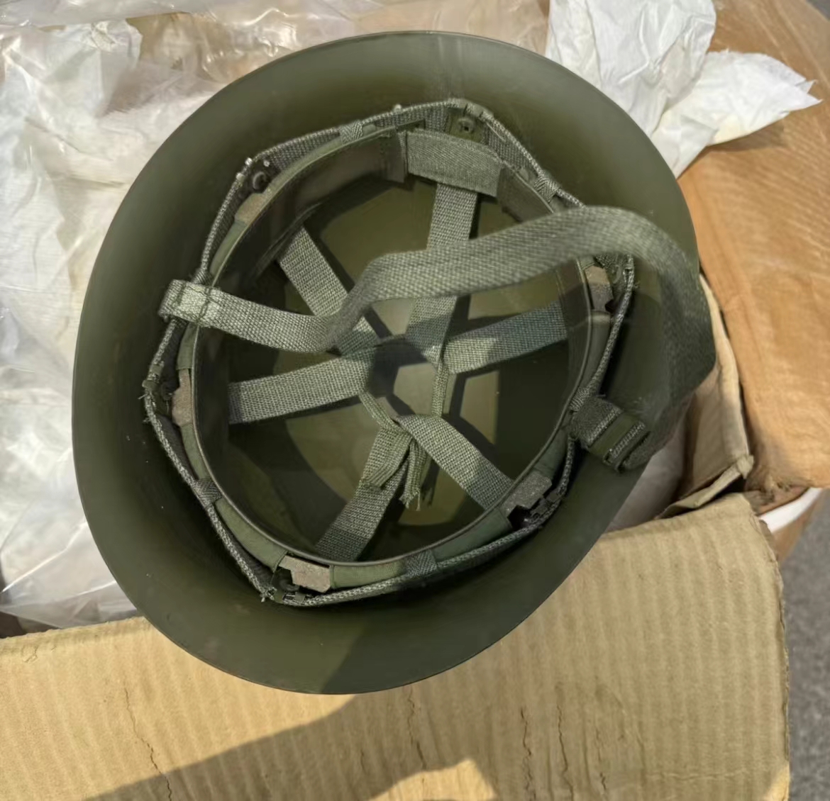 库存老货80钢盔，户外骑行盔，一字带！！！