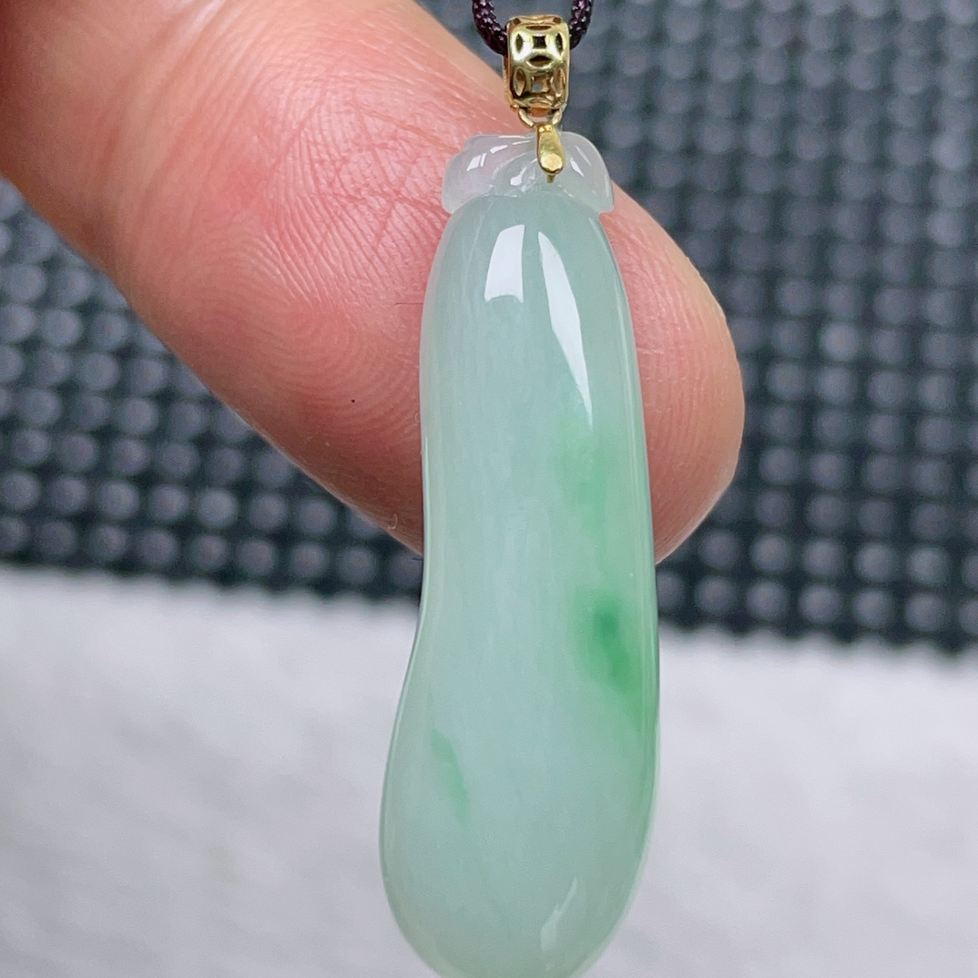 天然缅甸翡翠A货 18k冰润福瓜吊坠 尺寸：31.6-9.3-6mm