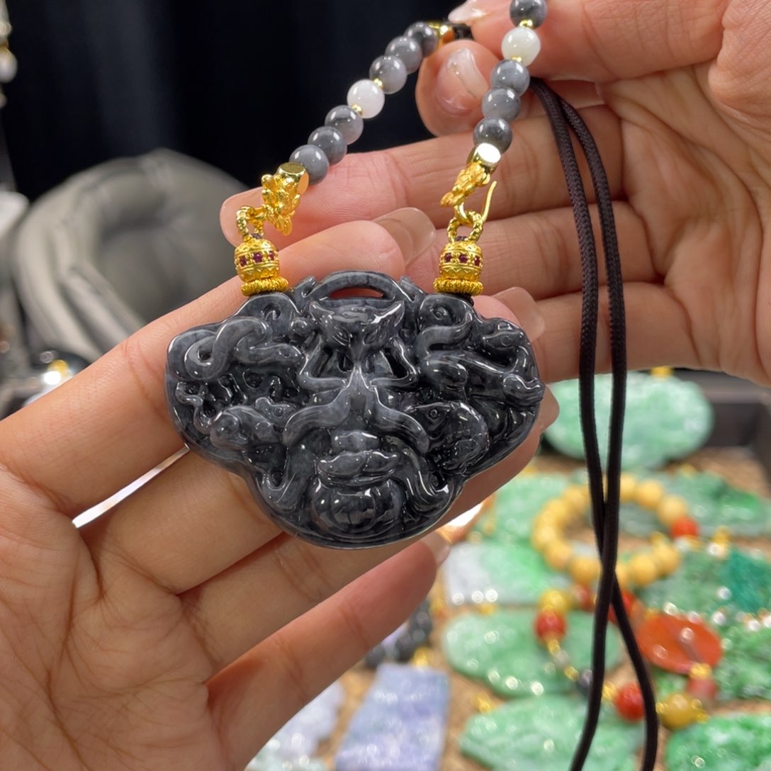 翡翠颈饰未镶嵌代编织