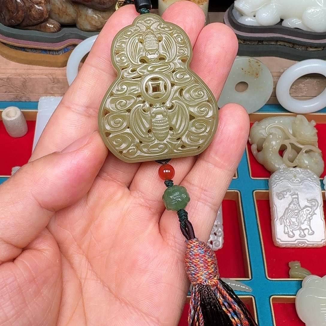 用***9和田玉未镶嵌挂件