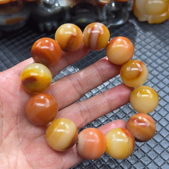 石英质玉（黄龙玉）颈饰合金