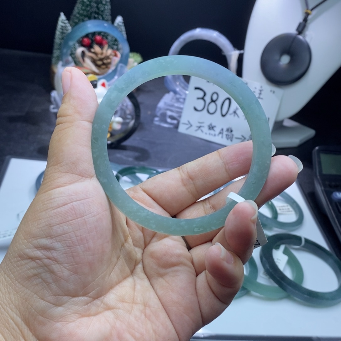 走***路定制翡翠未镶嵌手镯方