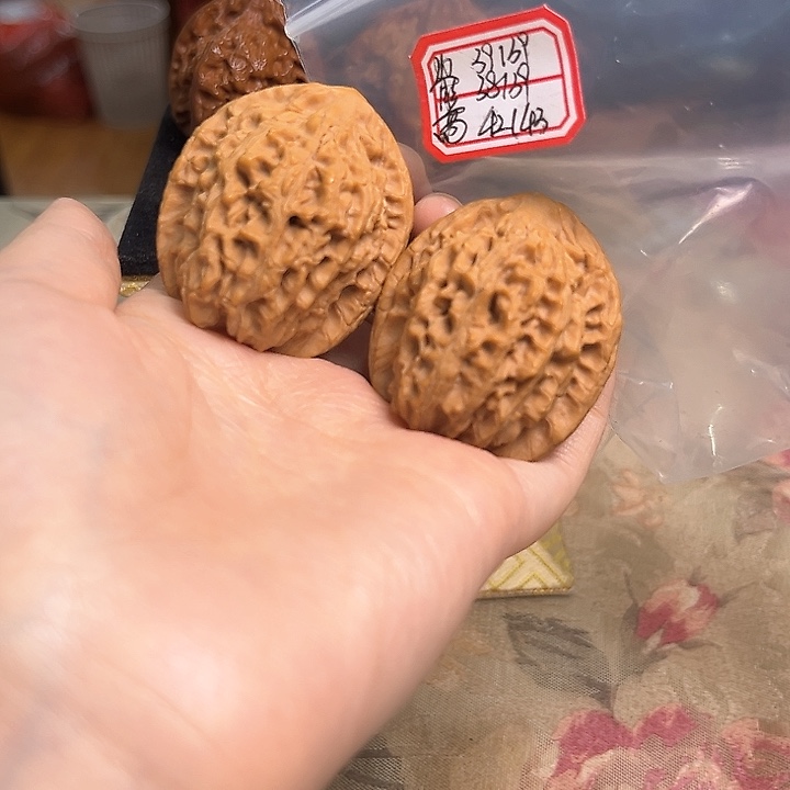 文玩核桃吊坠魏*夫龙纹官帽