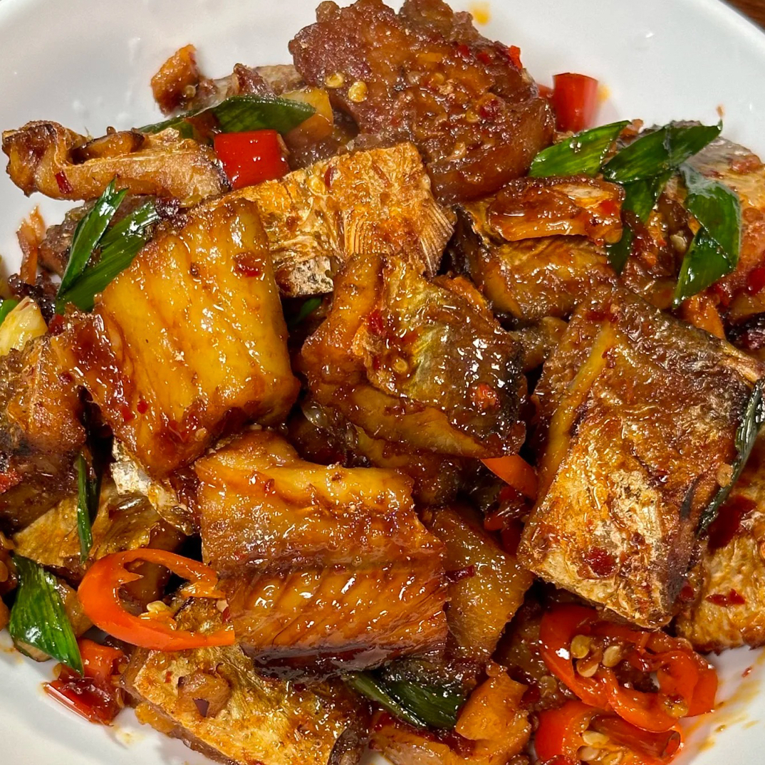 红烧咸鱼块8元一份