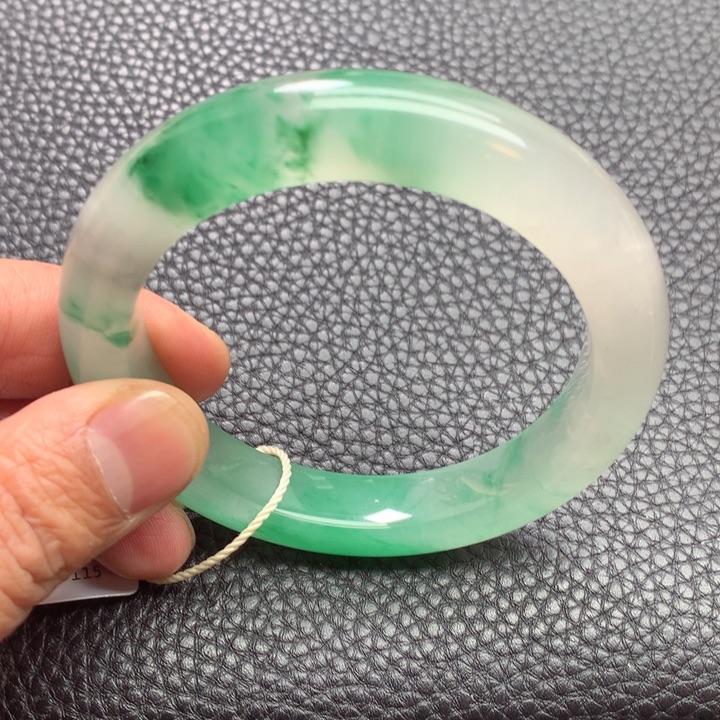 石英质玉手镯未镶嵌相**沫