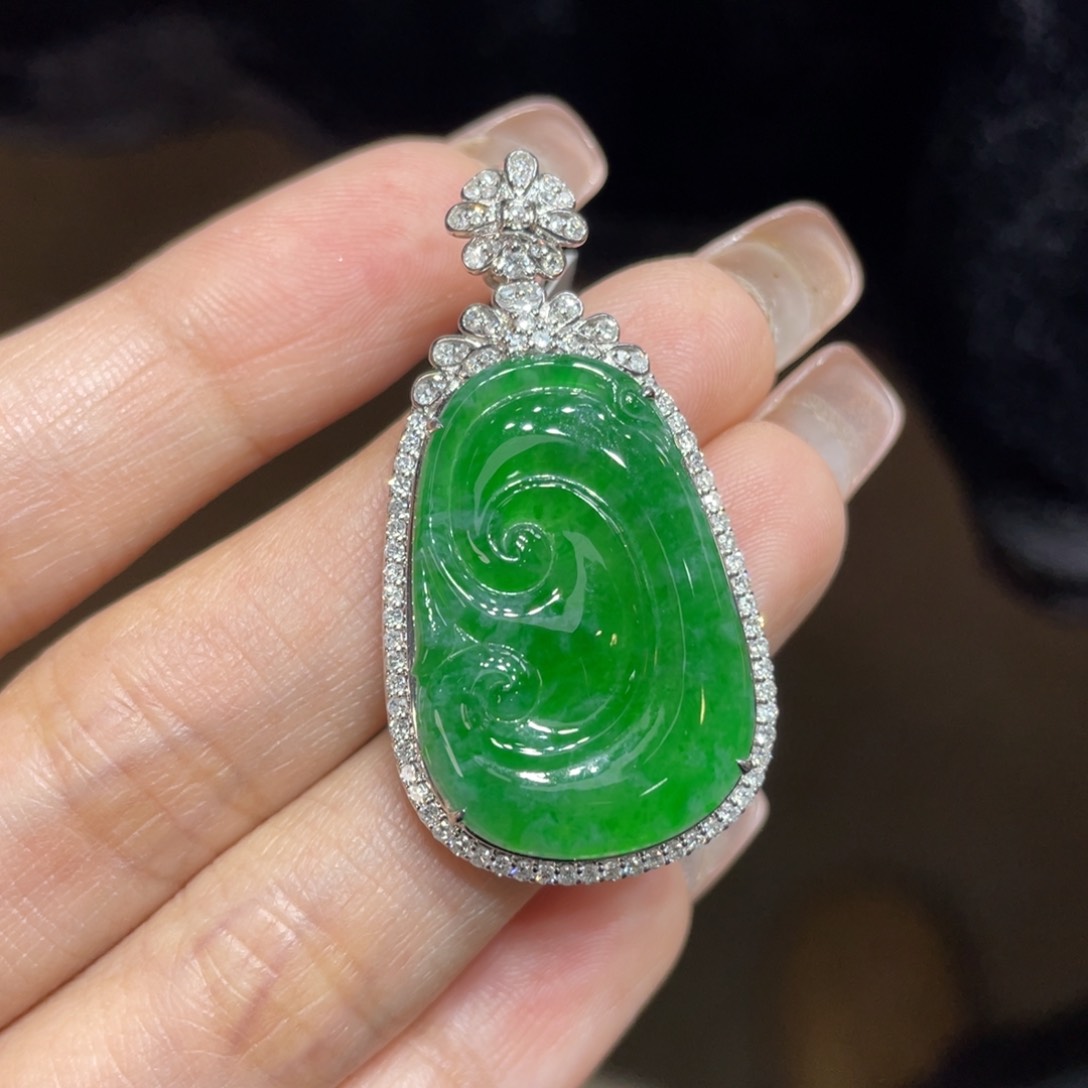 翡翠颈饰18K金镶嵌天然缅甸翡翠