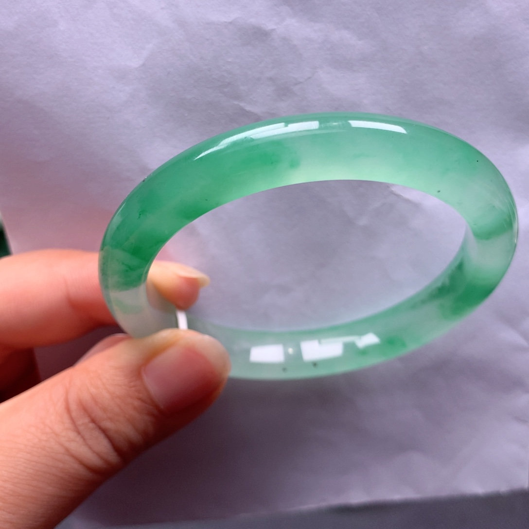 未镶嵌手镯石英质玉