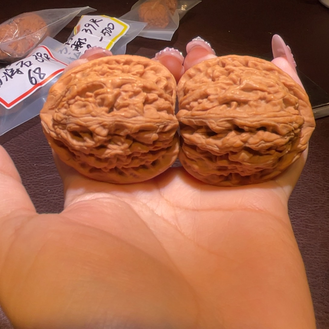 文玩核桃把件肚44红锦鲤