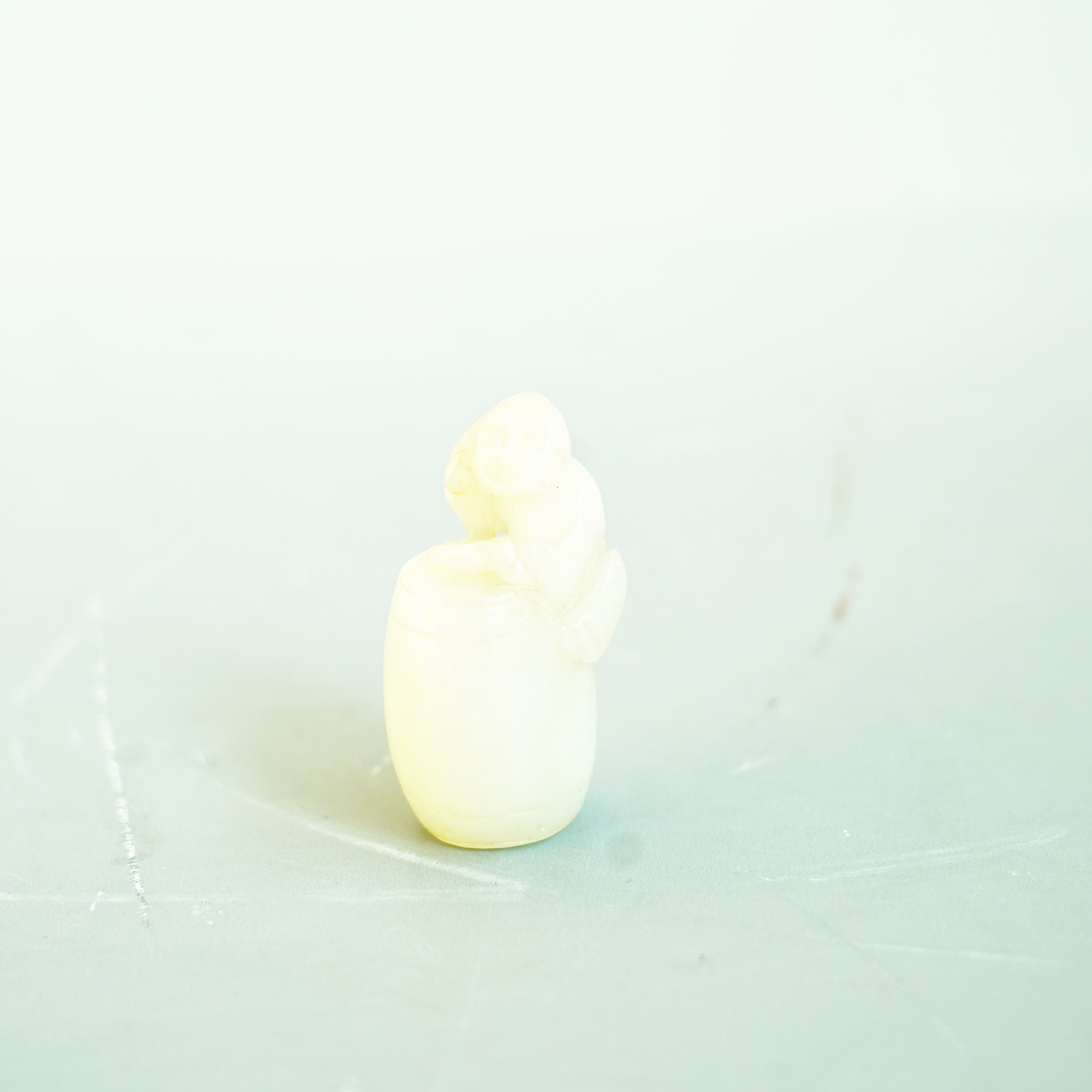 文华开物第19期拍品 1 清代 和田白玉击鼓童子