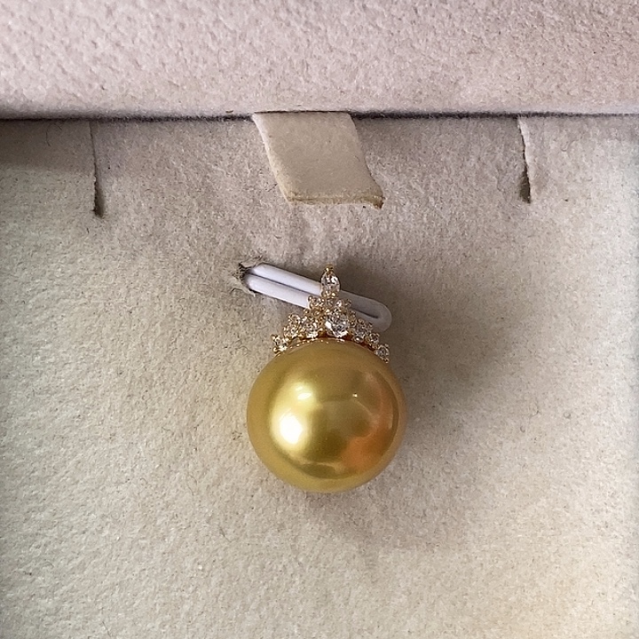18K金镶嵌海水珍珠吊坠(不含链)