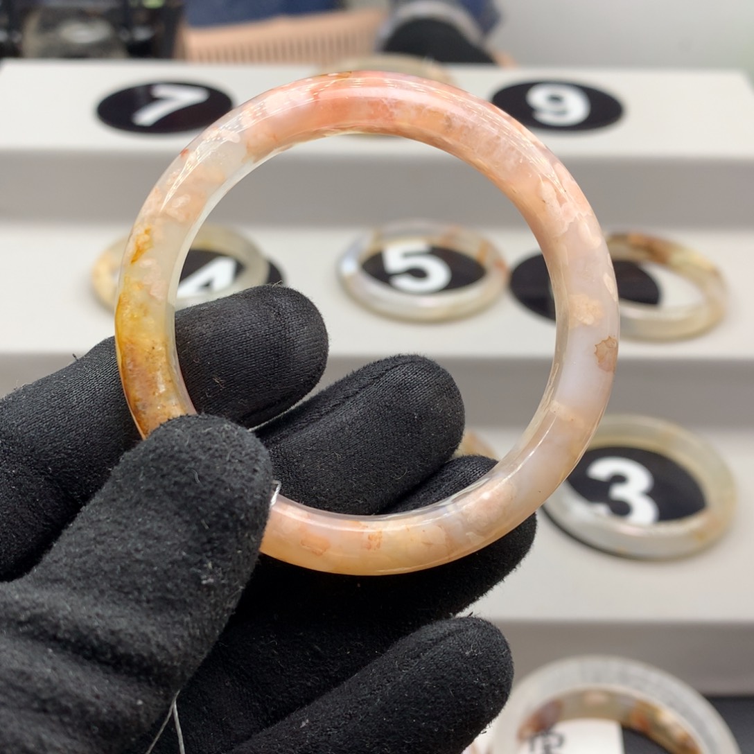 玛瑙/玉髓手镯未镶嵌牵*