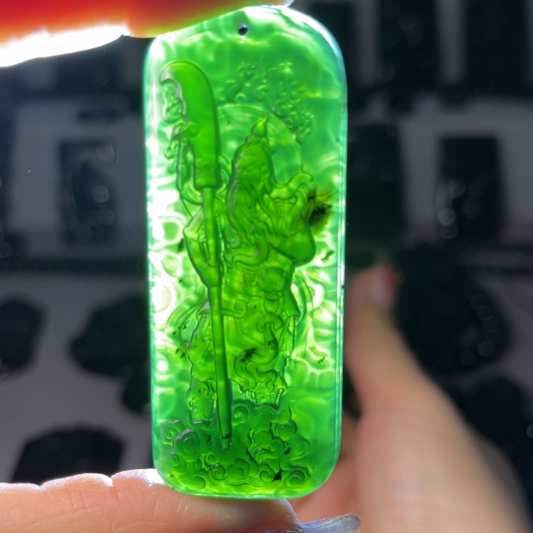 蛇纹石玉颈饰合金