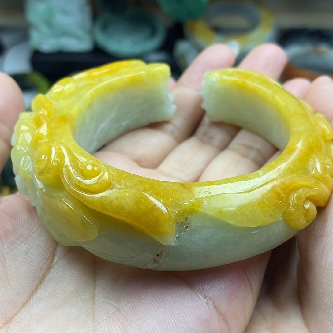 翡翠未镶嵌颈饰布****兜手镯