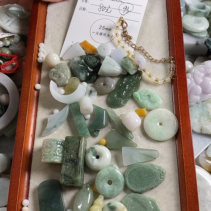 翡翠颈饰未镶嵌翡翠93