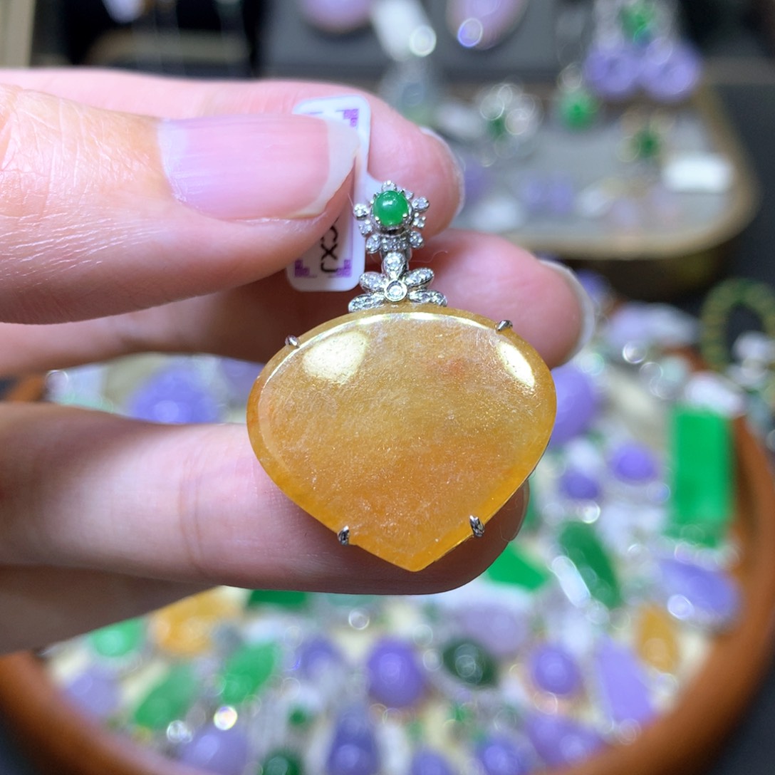 【闪购商品】翡翠颈饰18K金镶嵌翡翠吊坠项链