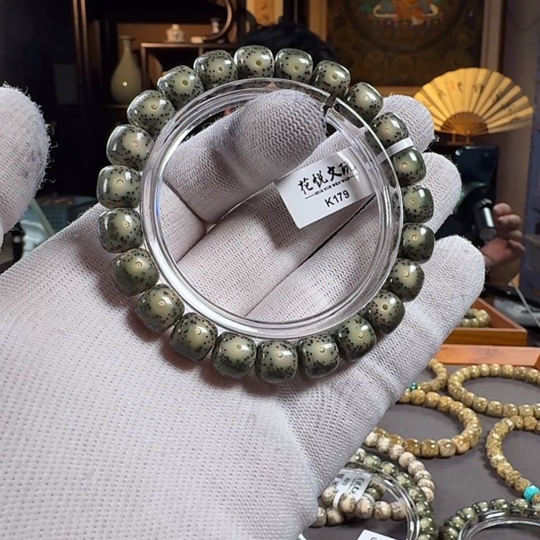 手串星月菩提10x9 绿包白双留白针尖星 K179