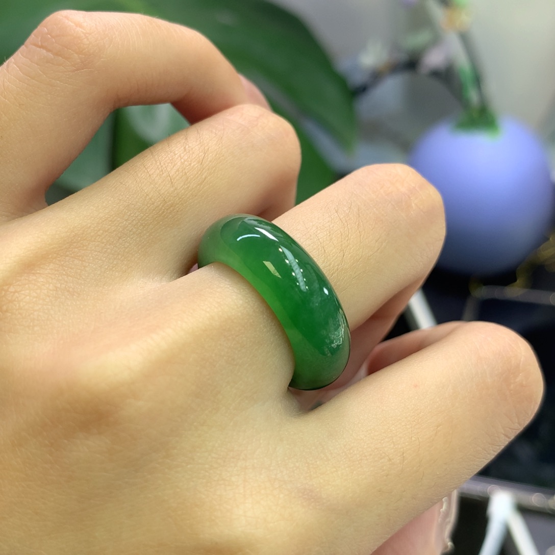 翡翠戒指未镶嵌冰绿
