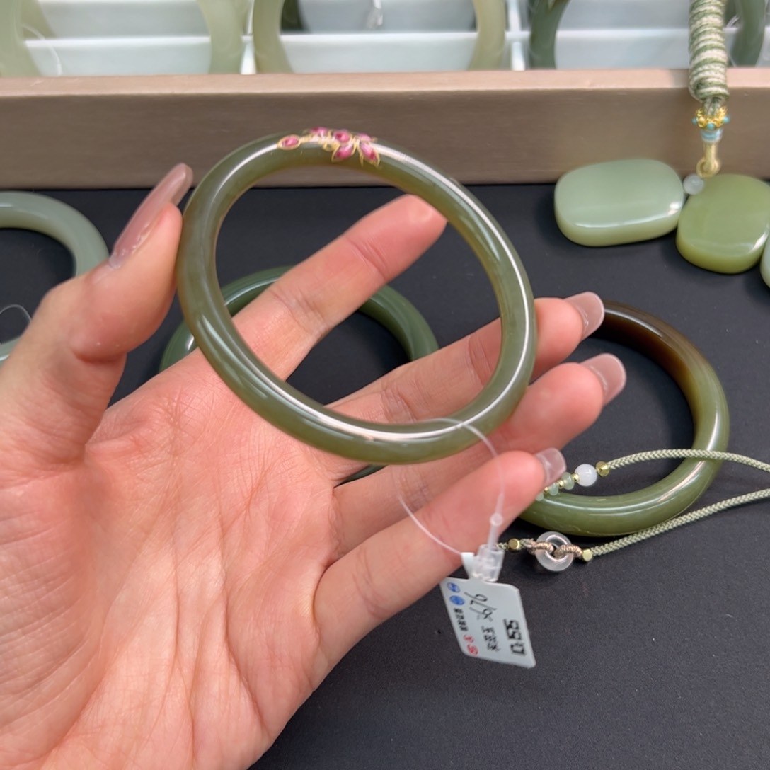 和田玉未镶嵌手镯