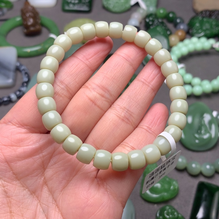 和田玉未镶嵌手串