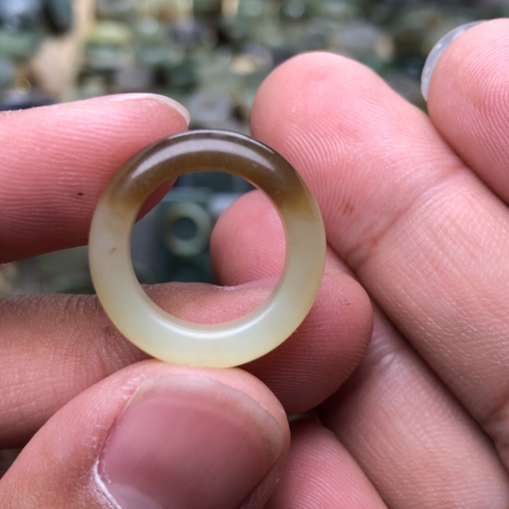 和田玉颈饰未镶嵌妮*啦