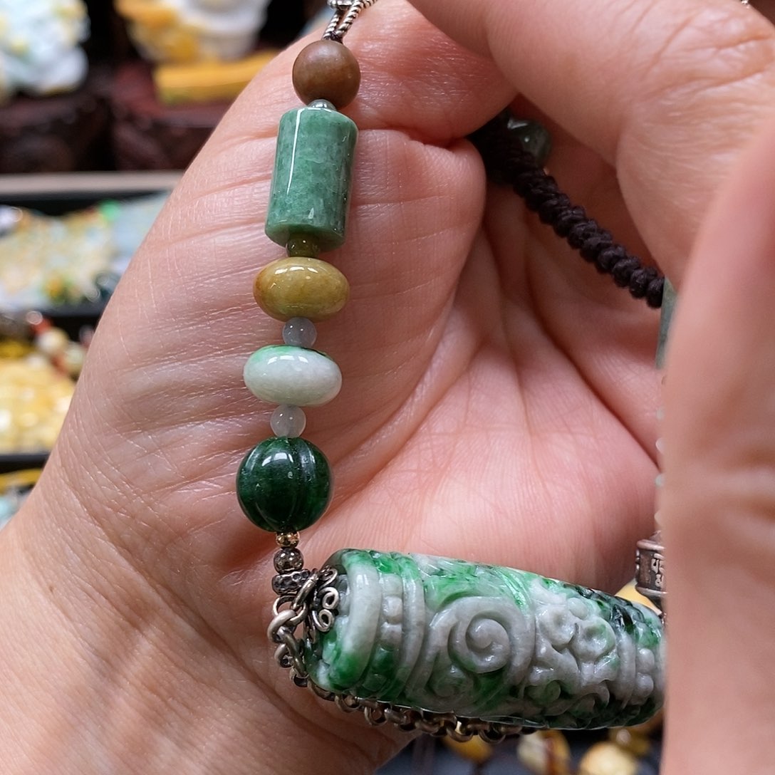 翡翠颈饰未镶嵌翡翠