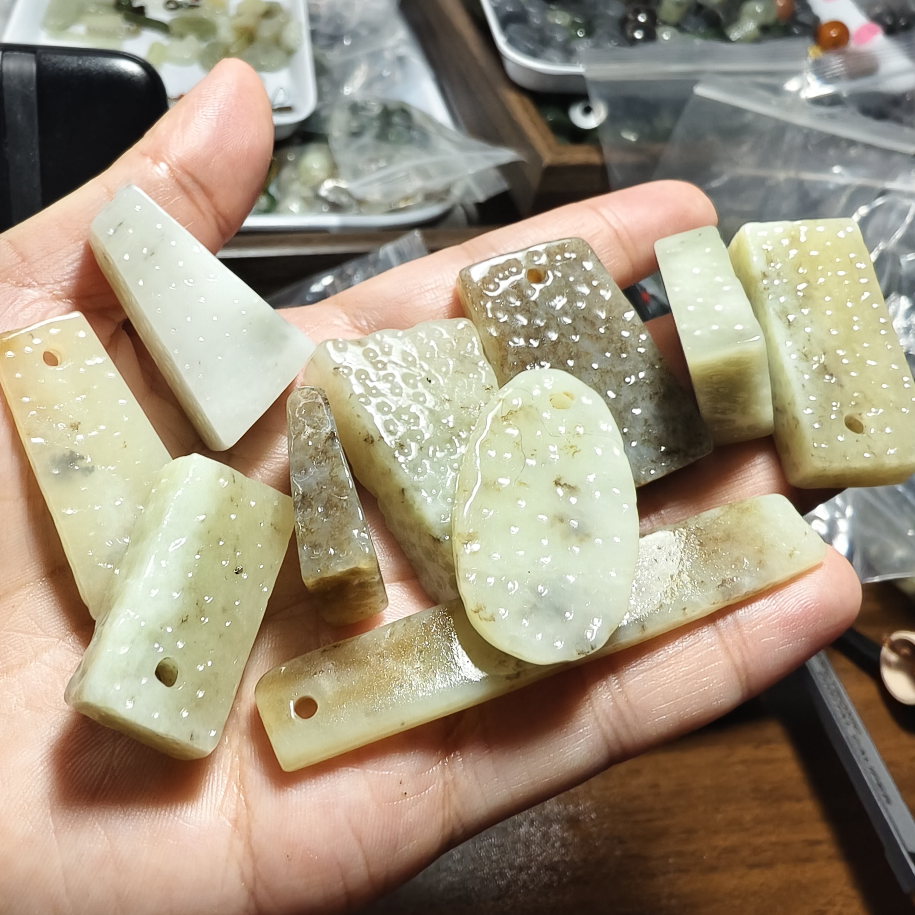 微瑕天然和田玉老光无事牌随机发货一个送绳子比较丑不退不换