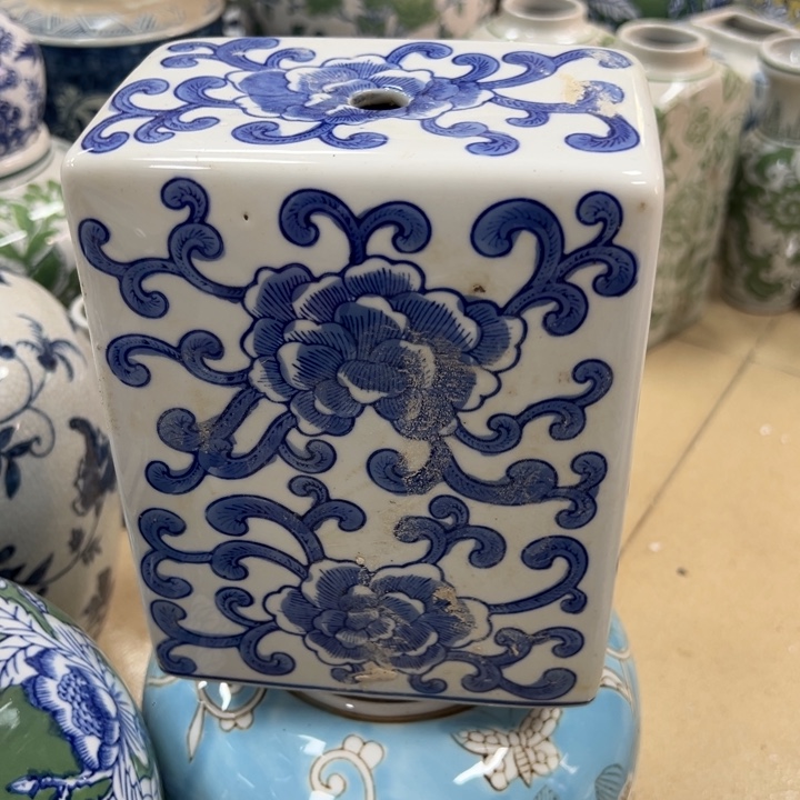 瓷片微瑕陶瓶。。。。。。。。。。。。。。