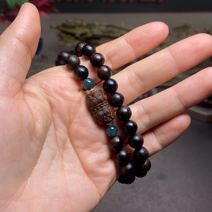 沉香手串越南富森红土星空玉化0.8设计➕白棋沉香木雕设计