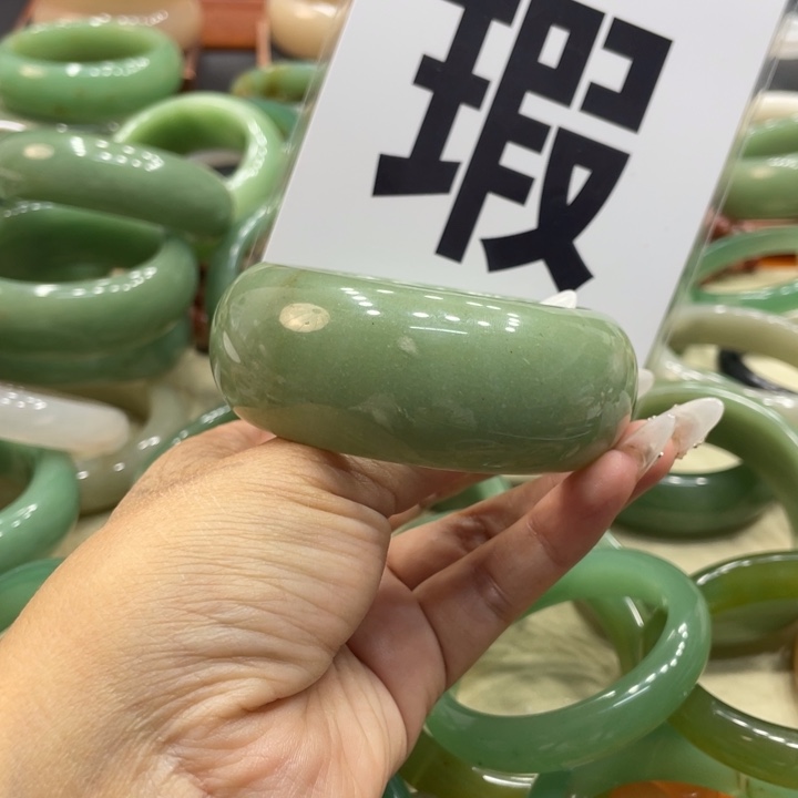 乐***刘石英质玉未镶嵌珠宝奇石