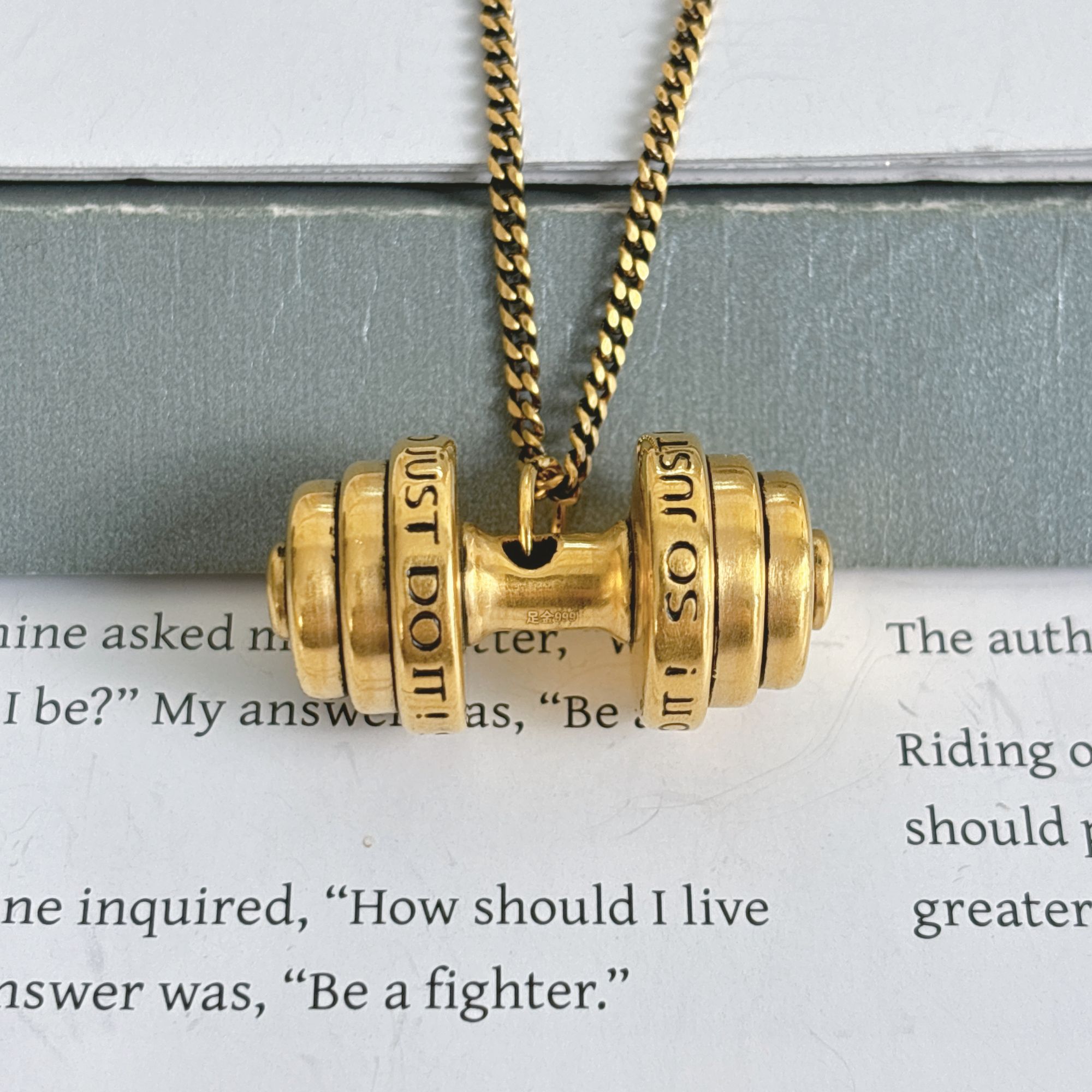 水贝千玺珠宝 哑铃杠铃足金999吊坠黄金复古电黑工艺5D精品黑金