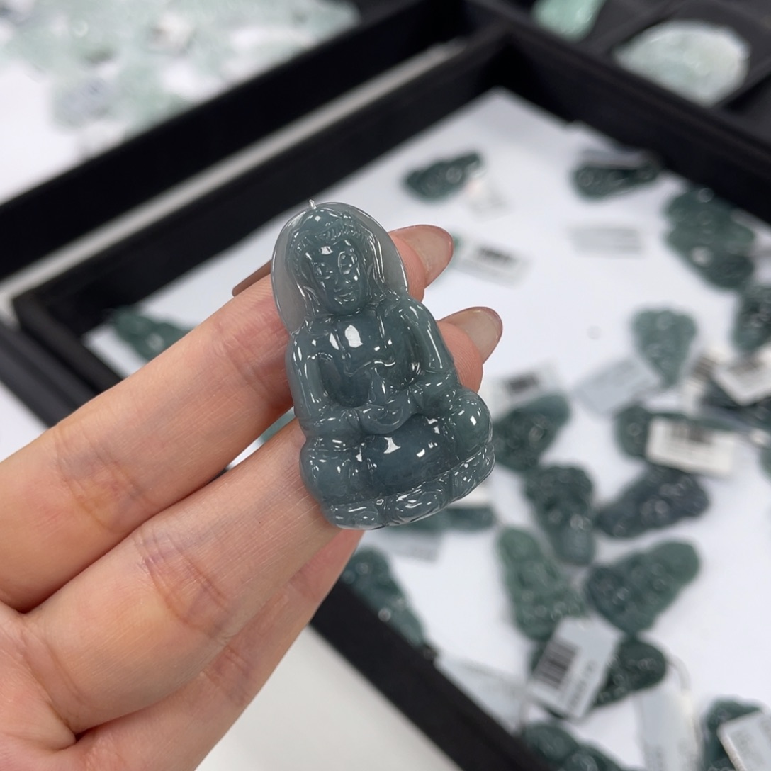 翡翠颈饰未镶嵌观音