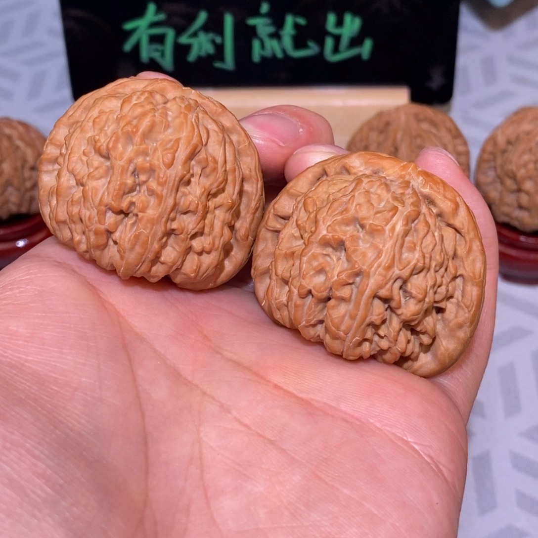 44尺白狮子 文玩核桃