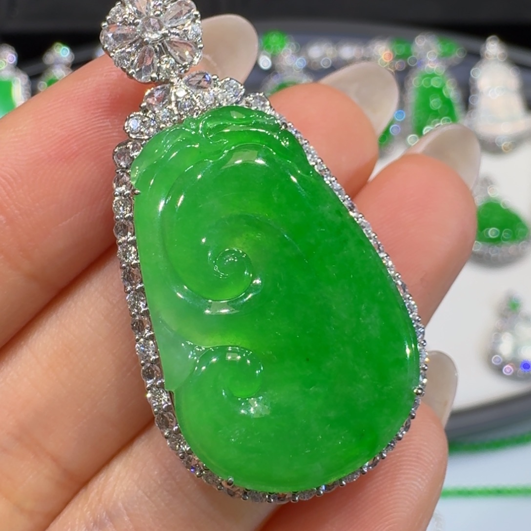 是***呀翡翠18K金镶嵌颈饰收到货48小时鉴赏期