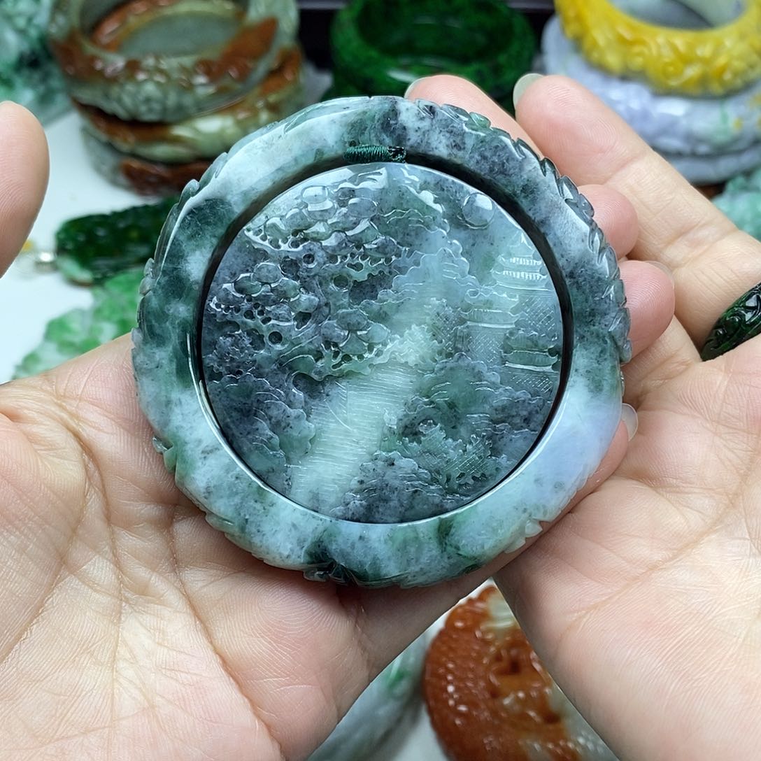 颈饰未镶嵌翡翠花牌子