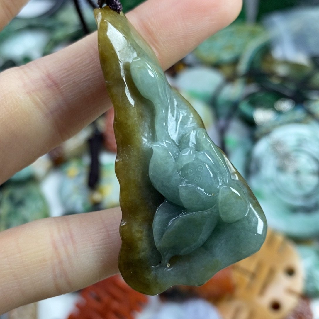 翡翠颈饰未镶嵌吊坠