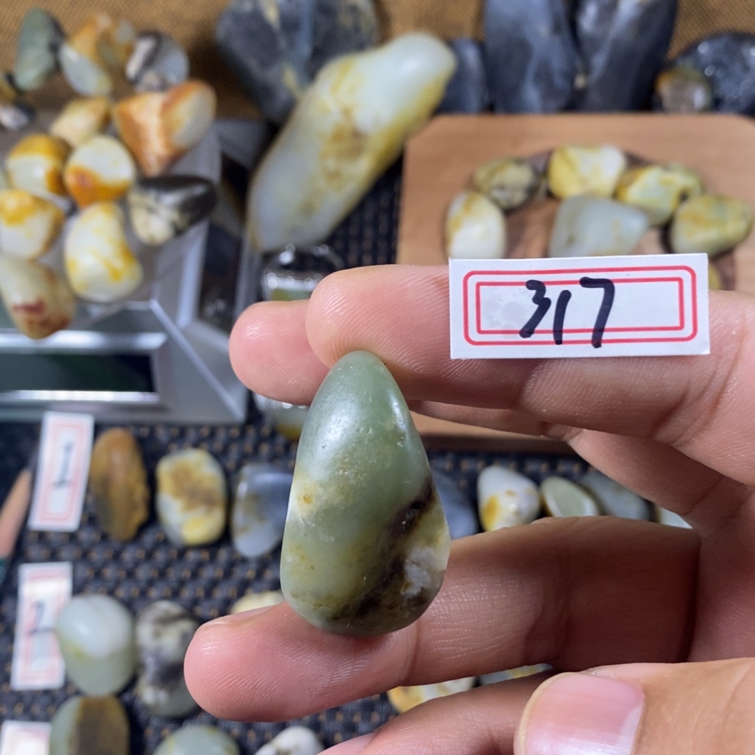 和田玉（糖玉）未镶嵌挂件