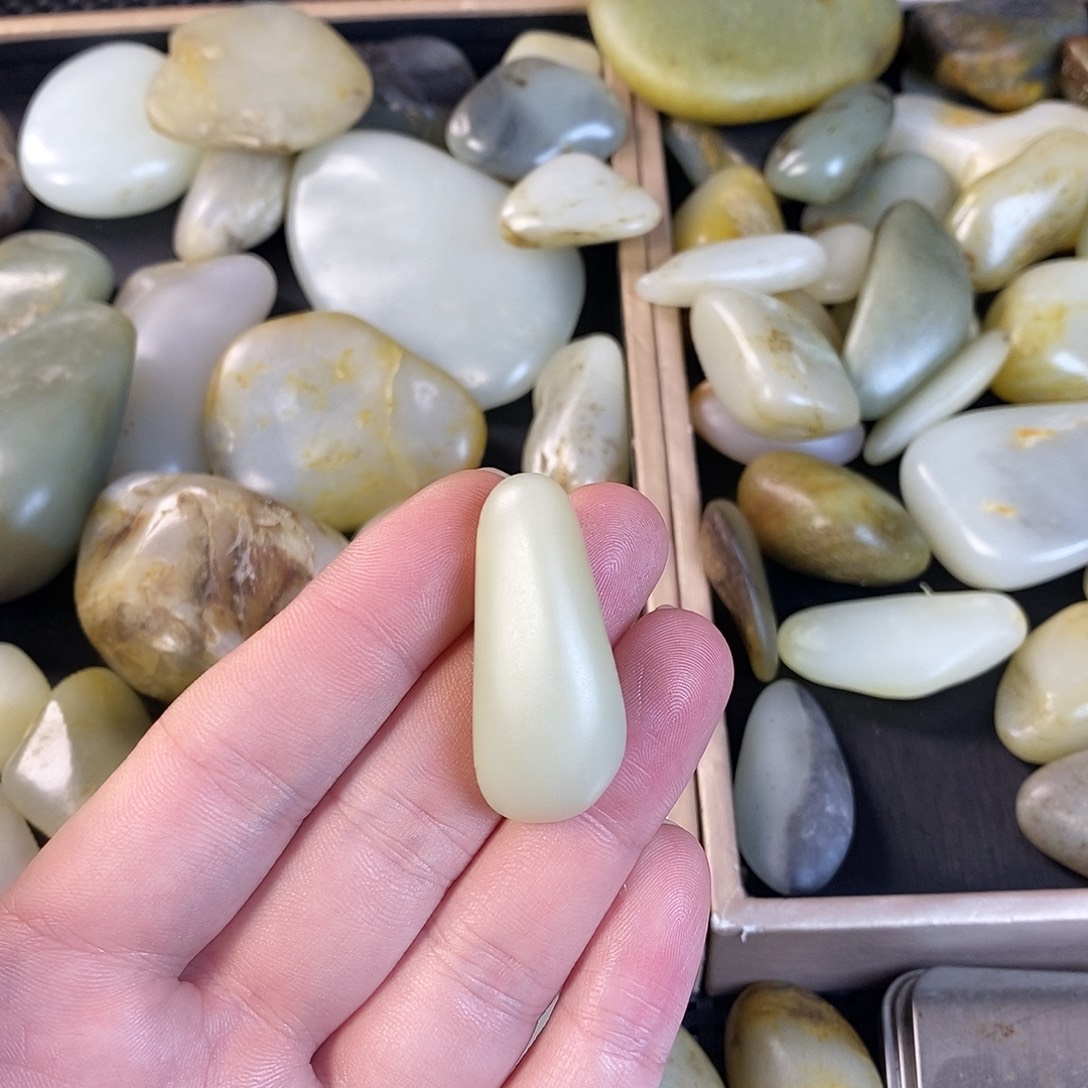 和田玉未镶嵌珠宝奇石