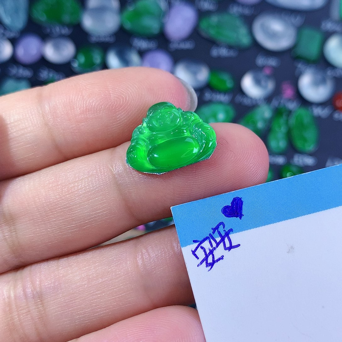 翡翠颈饰未镶嵌天然翡翠高冰佛公