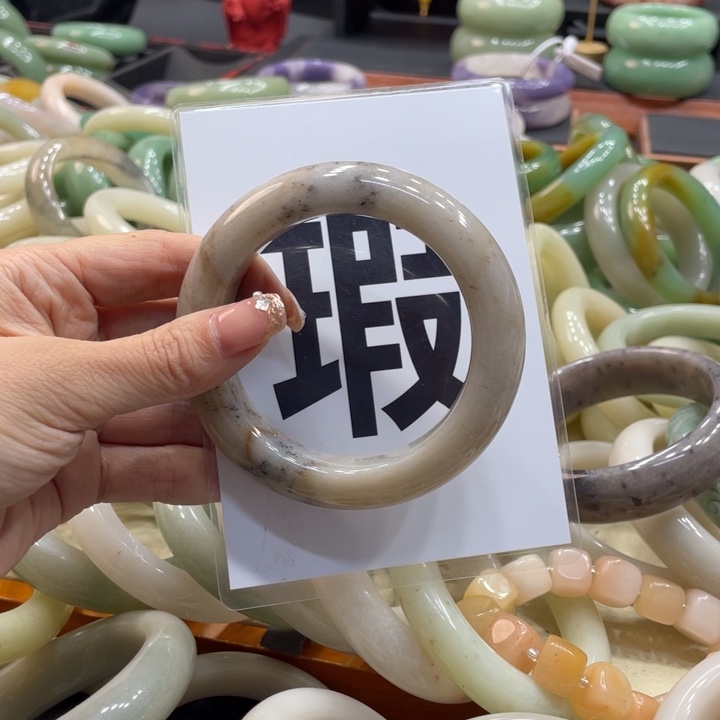 王***子石英质玉未镶嵌珠宝奇石60