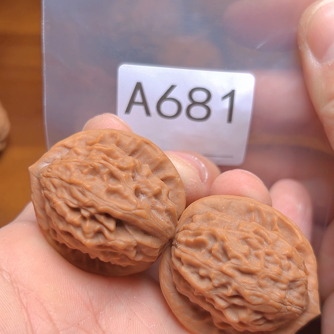 文玩核桃吊坠36大红袍