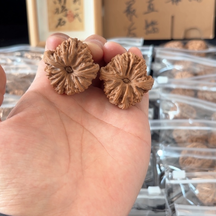 文玩核桃吊坠少****上南将