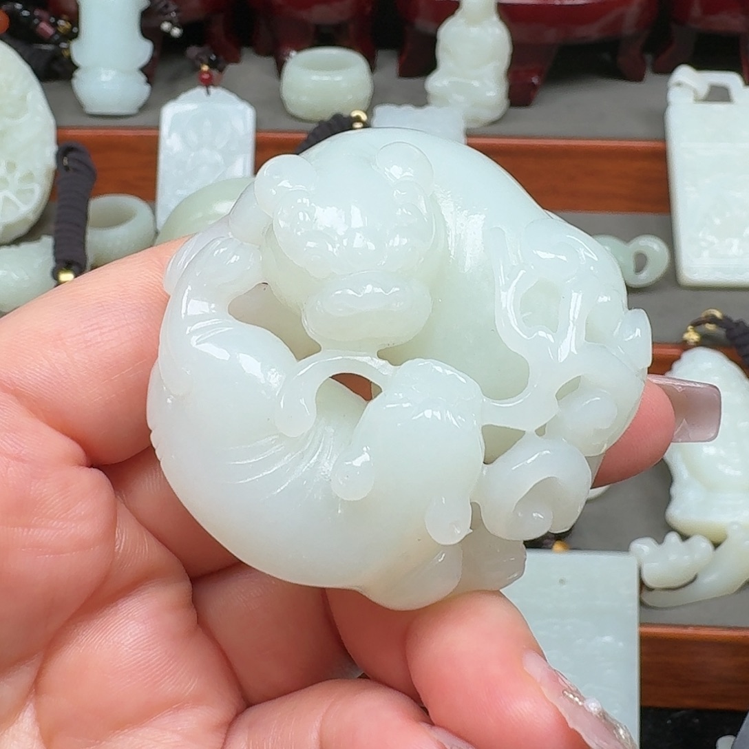 我***梦和田玉未镶嵌把件