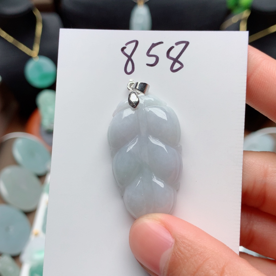 翡翠颈饰合金吊坠