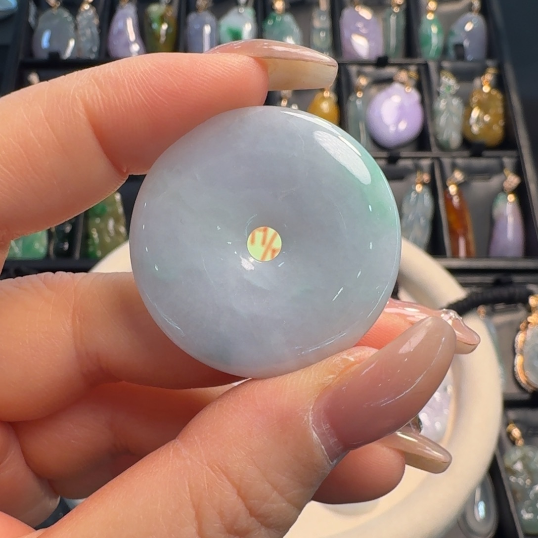 翡翠未镶嵌颈饰平安扣