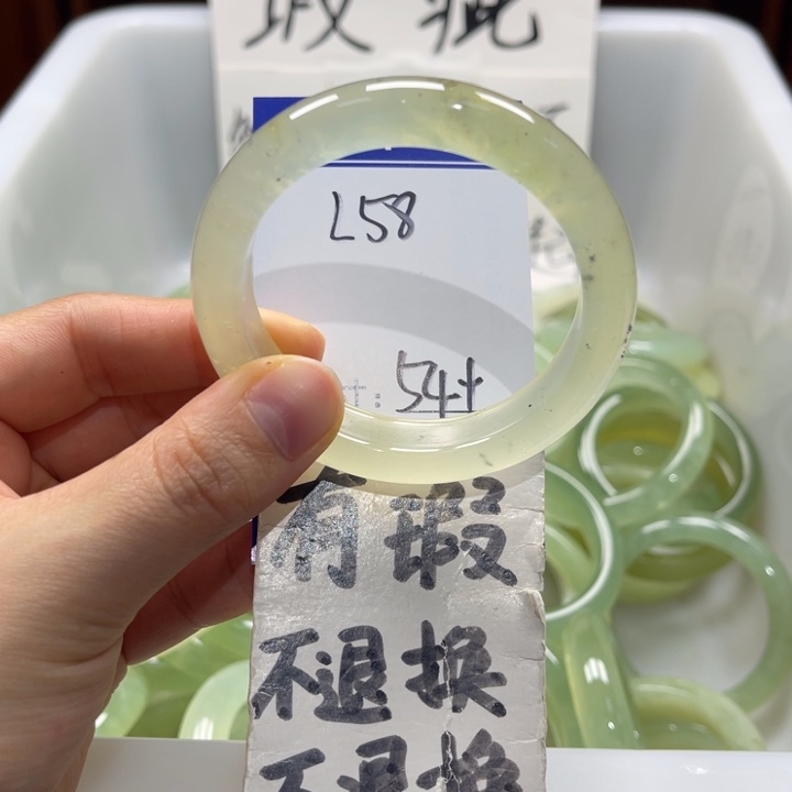 岫玉未镶嵌手镯手镯