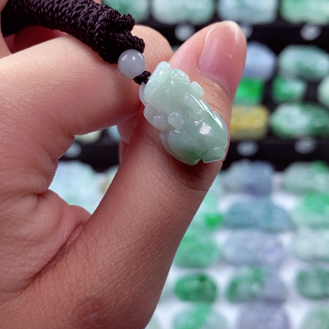 翡翠颈饰未镶嵌天然